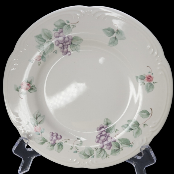Lot Of 4 Grapevine by Pfaltzgraff 8 1/8" Salad Plates Set of 4 Discontinued EUC - Picture 5 of 7